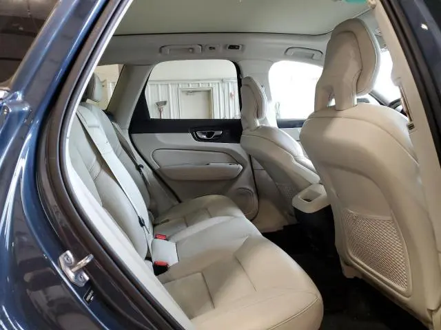 2018 VOLVO XC60 T5 MOMENTUM  