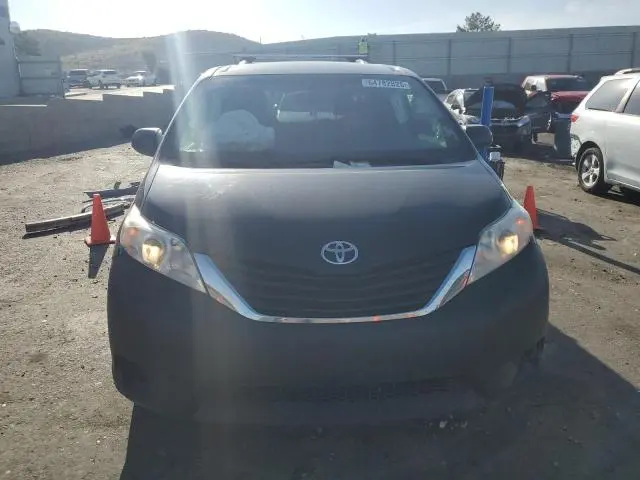 2016 TOYOTA SIENNA LE  