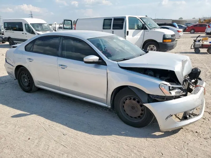 2013 VOLKSWAGEN PASSAT S  