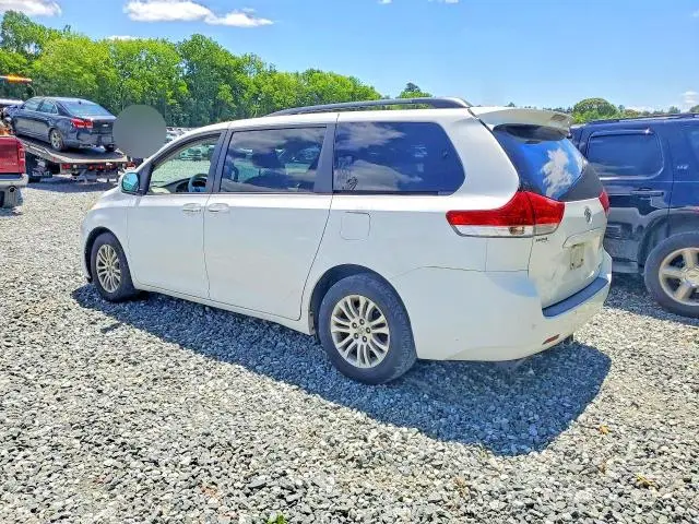 2014 TOYOTA SIENNA XLE 8-PASSENGER  
