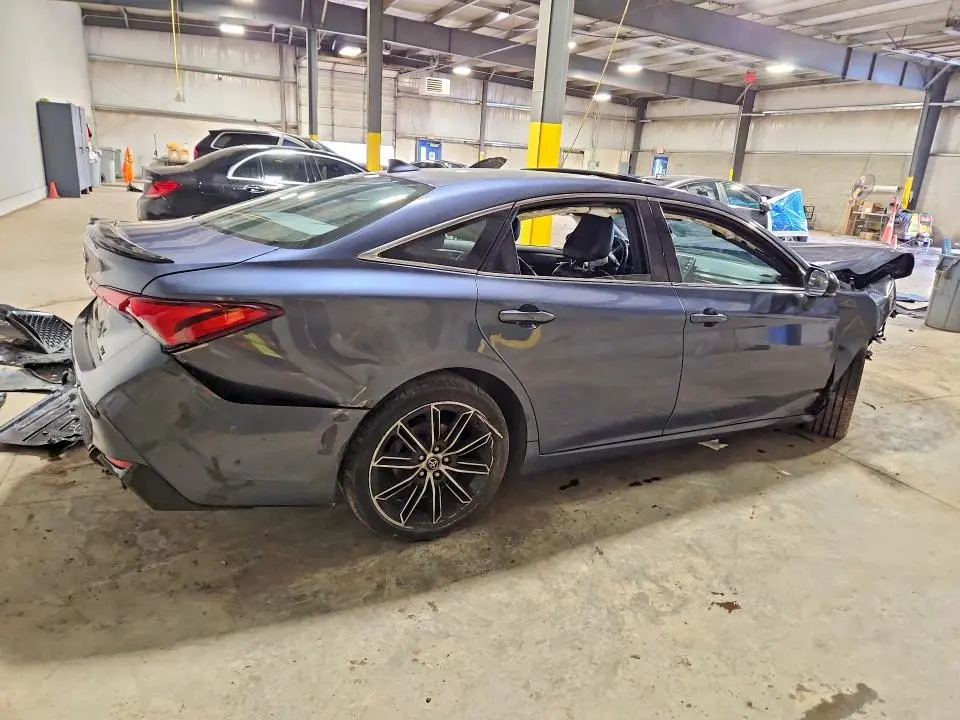 2019 TOYOTA AVALON XSE  