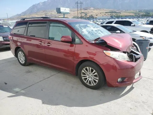 2017 TOYOTA SIENNA XLE  