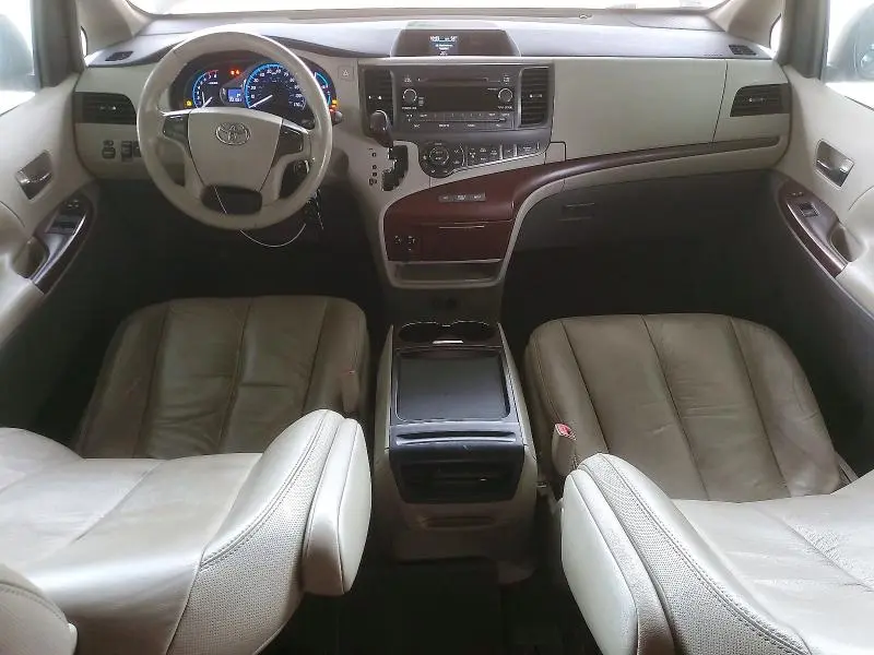2011 TOYOTA SIENNA XLE  