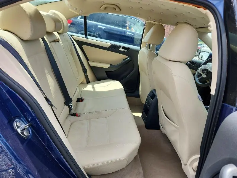 2012 VOLKSWAGEN JETTA SE  