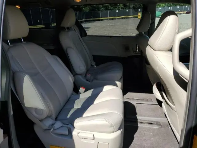 2011 TOYOTA SIENNA XLE  
