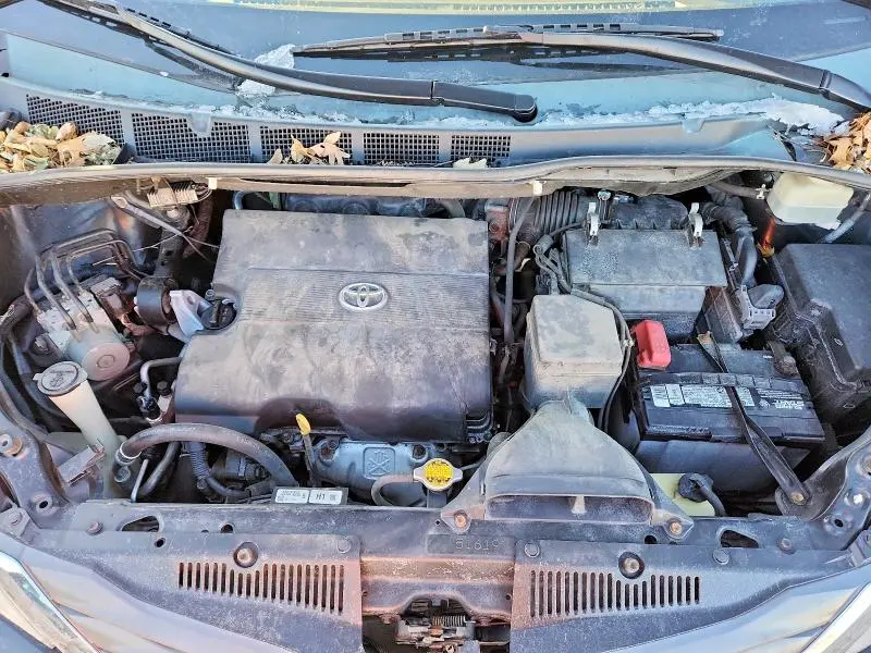 2013 TOYOTA SIENNA XLE  