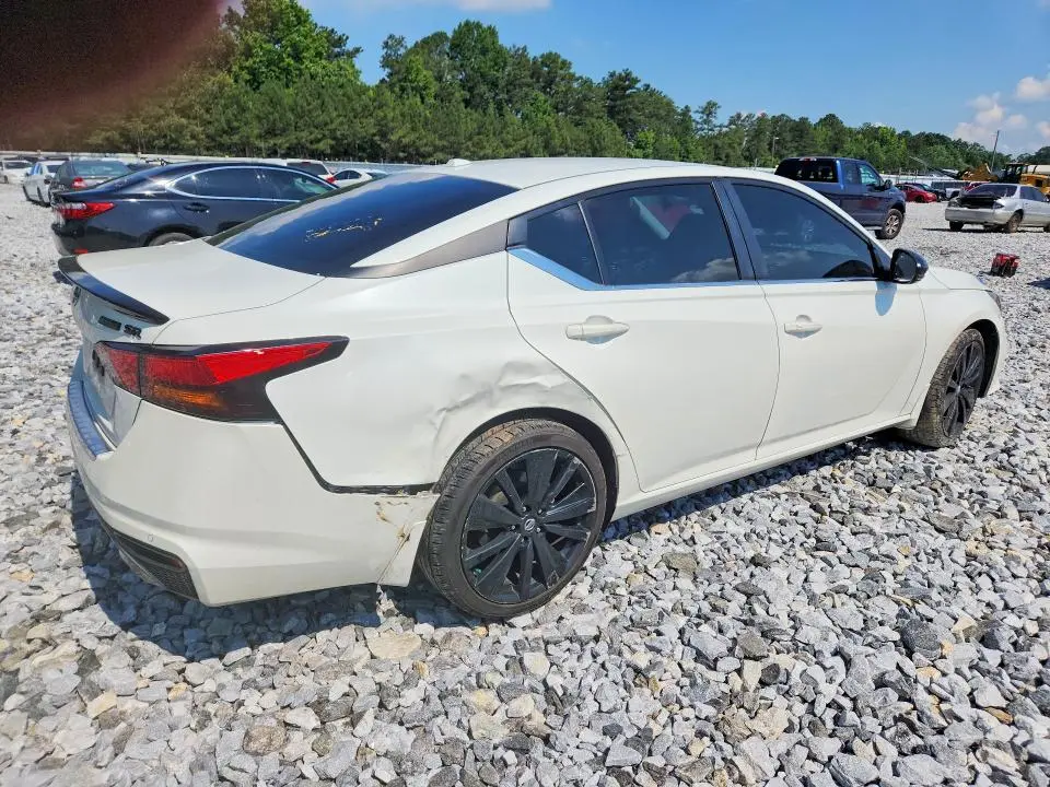 2022 NISSAN ALTIMA SR  
