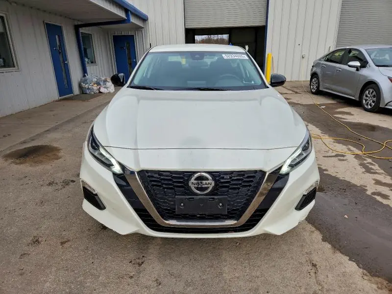 2022 NISSAN ALTIMA SR  