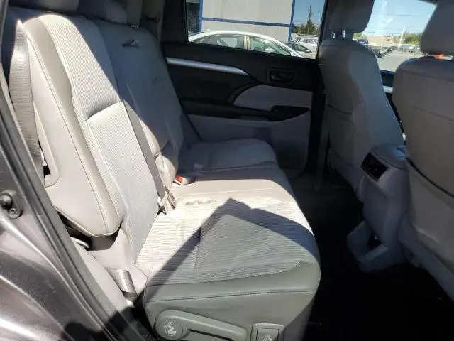 2015 TOYOTA HIGHLANDER LE  