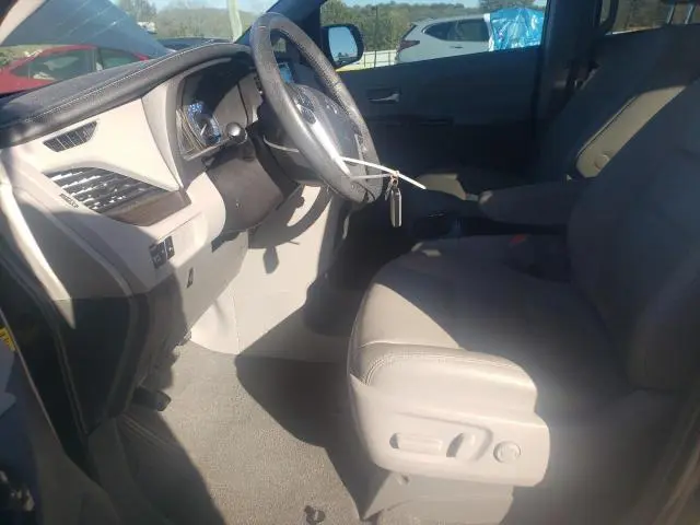 2020 TOYOTA SIENNA XLE  