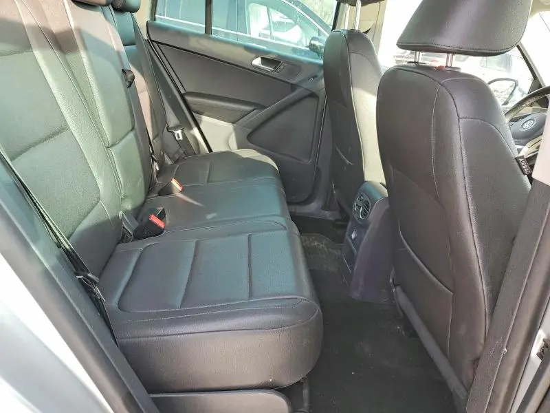 2011 VOLKSWAGEN TIGUAN S  