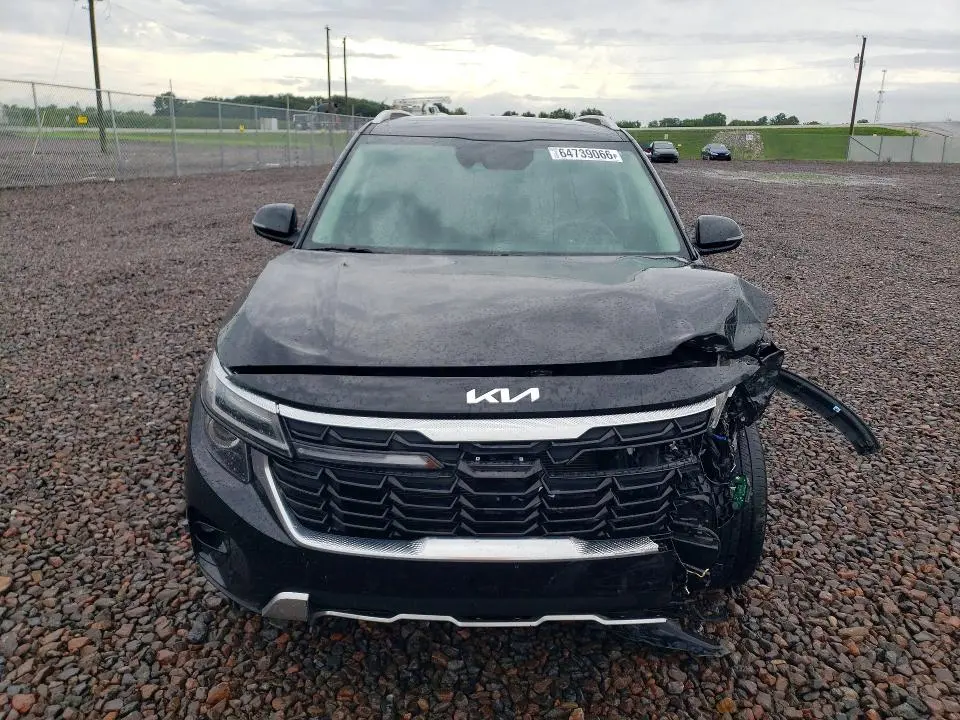 2024 KIA SELTOS EX  
