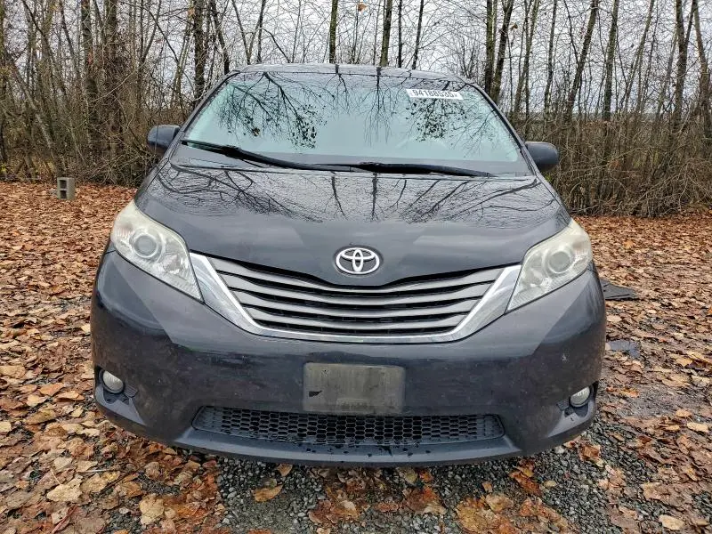 2014 TOYOTA SIENNA XLE  
