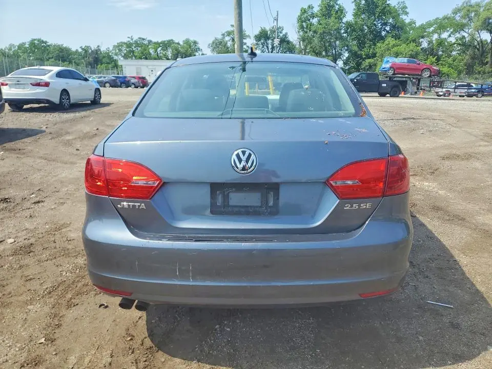 2011 VOLKSWAGEN JETTA SE  