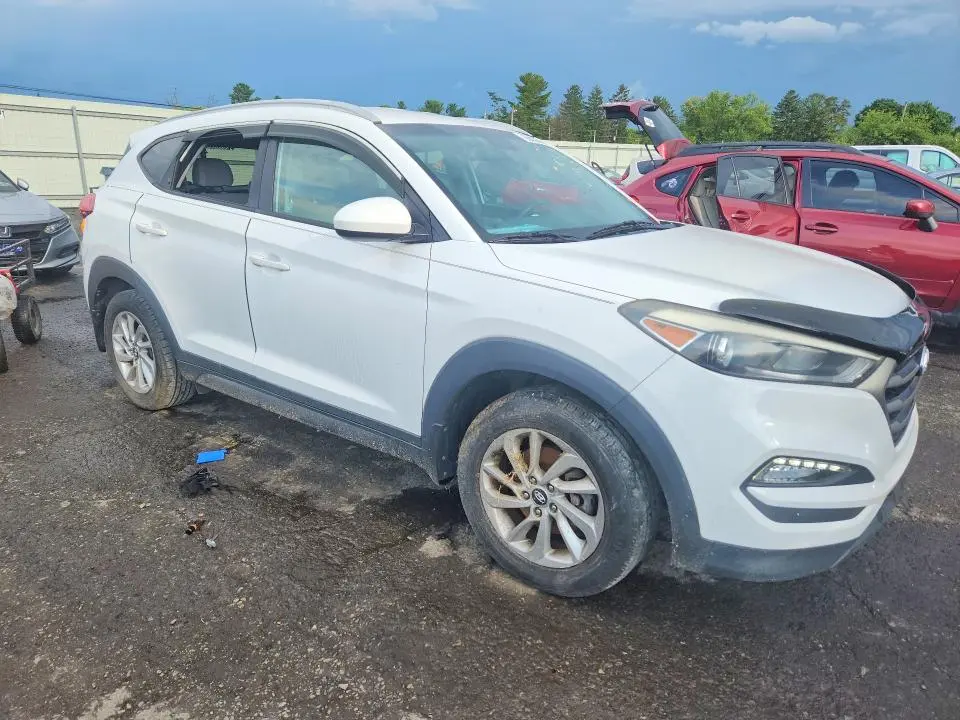 2016 HYUNDAI TUCSON SE  