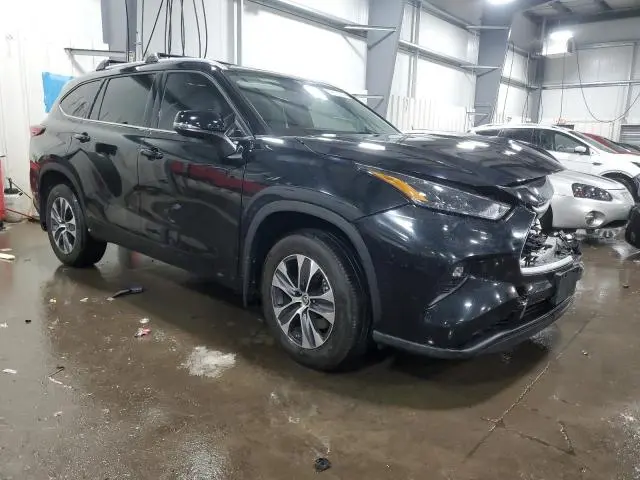 2022 TOYOTA HIGHLANDER XLE