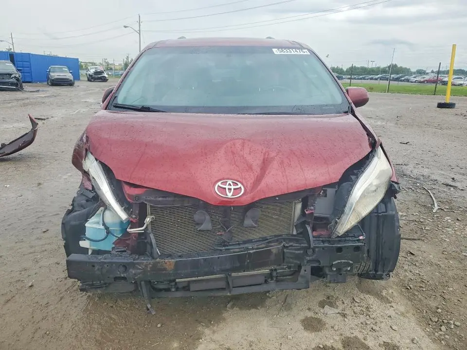 2015 TOYOTA SIENNA LE  