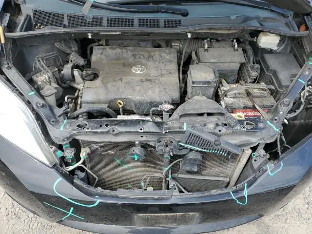 2011 TOYOTA SIENNA LE  