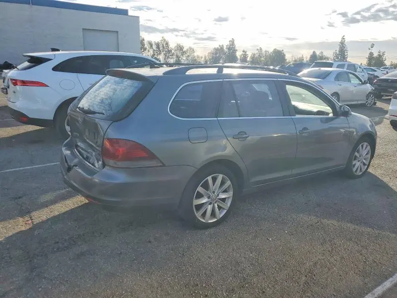 2010 VOLKSWAGEN JETTA SE  