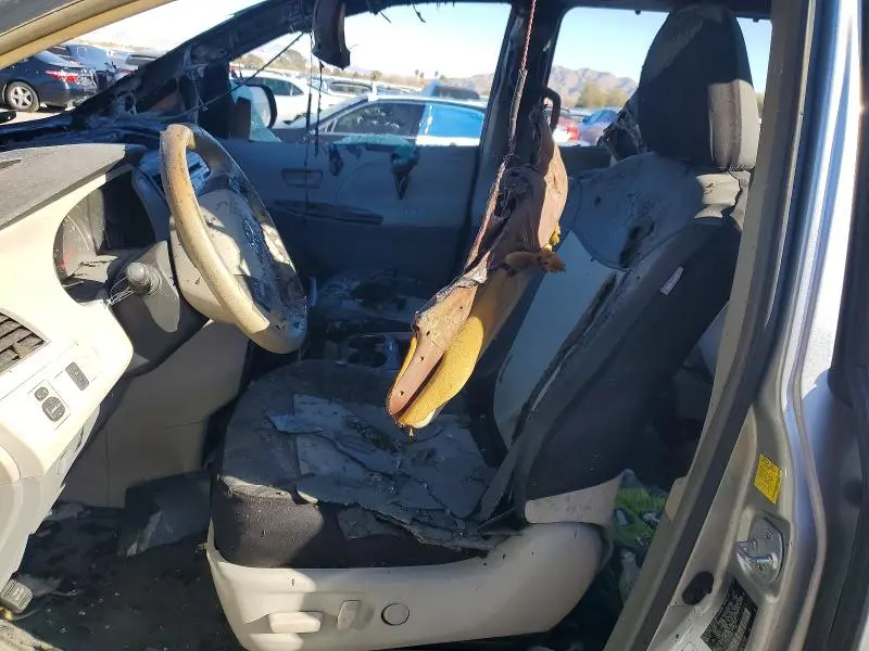 2011 TOYOTA SIENNA LE  