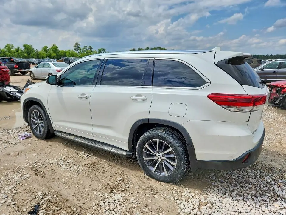 2017 TOYOTA HIGHLANDER XLE  