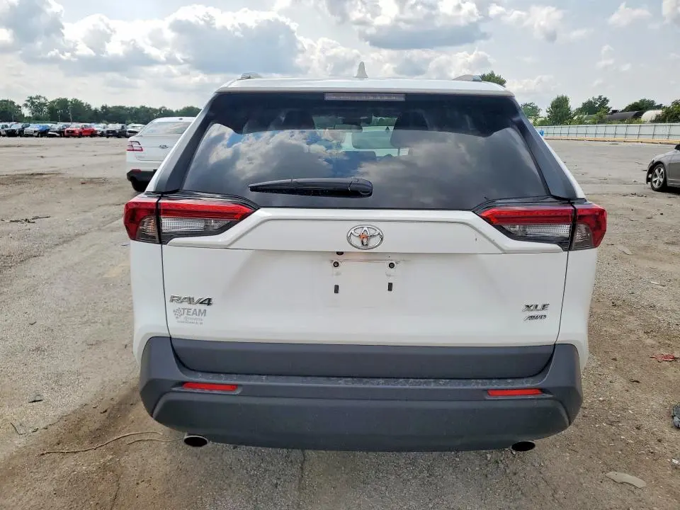 2023 TOYOTA RAV4 XLE  