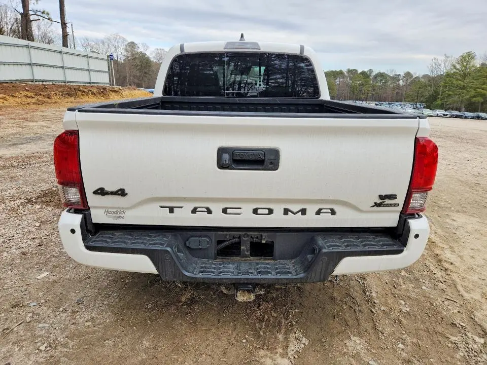 2022 TOYOTA TACOMA SR5 V6  