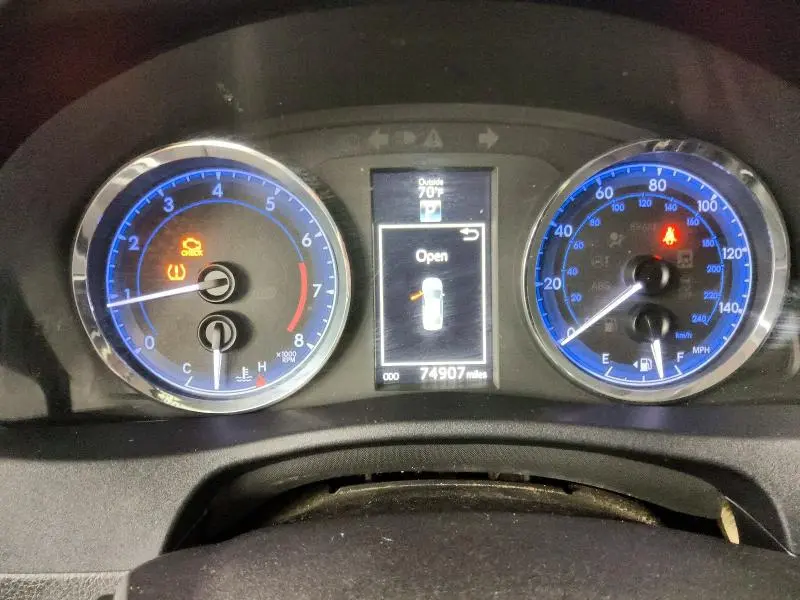 2019 TOYOTA COROLLA SE  