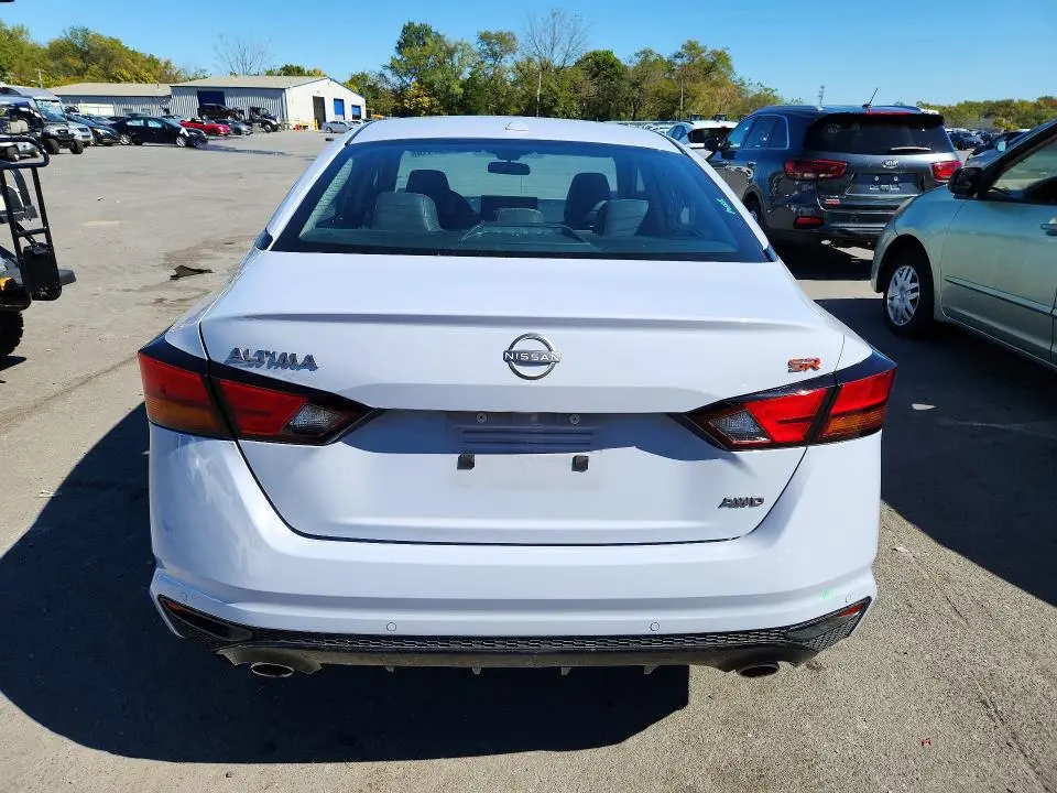 2024 NISSAN ALTIMA SR  