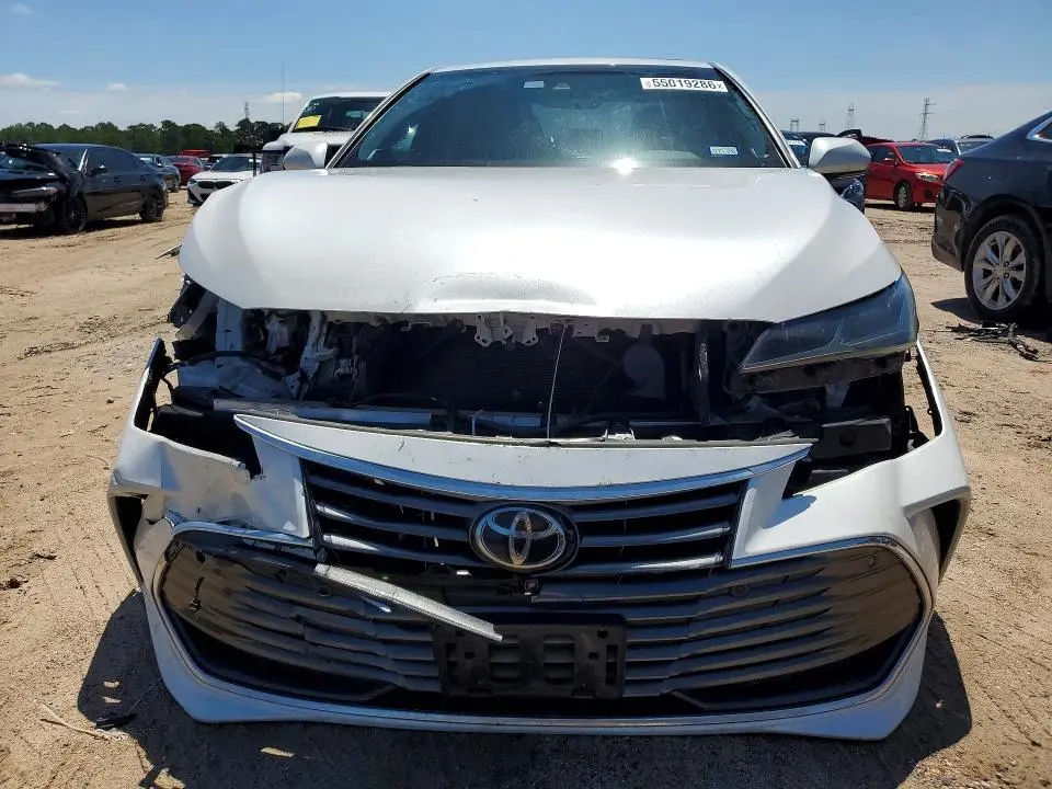 2019 TOYOTA AVALON LIMITED  