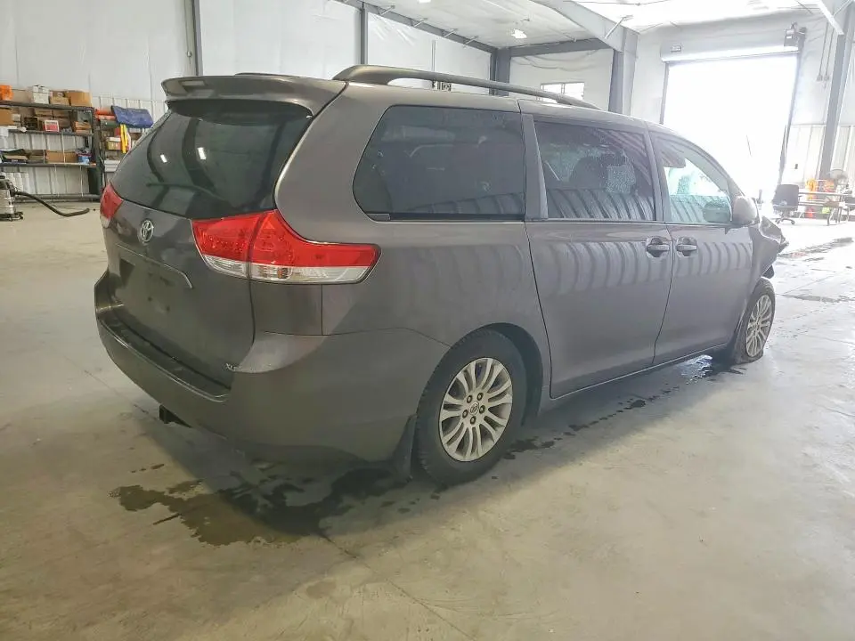 2011 TOYOTA SIENNA XLE 8-PASSENGER  