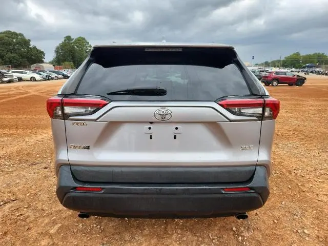 2020 TOYOTA RAV4 XLE  