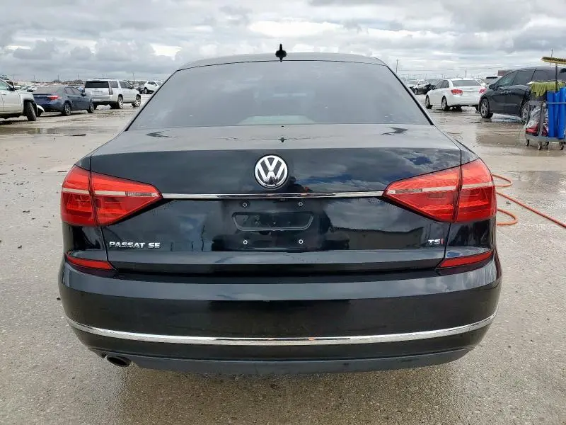 2016 VOLKSWAGEN PASSAT SE  
