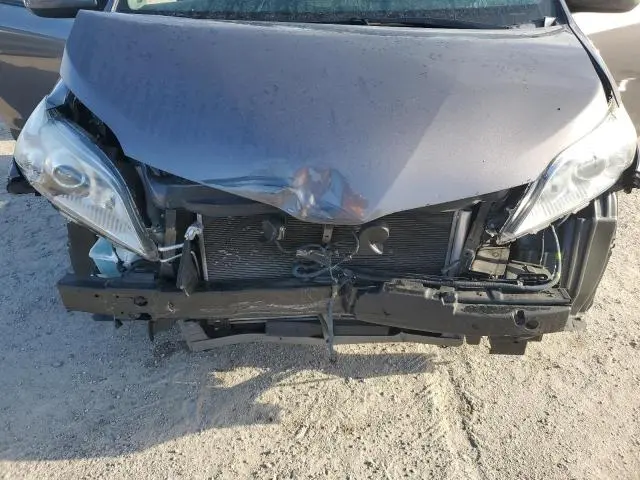 2020 TOYOTA SIENNA XLE