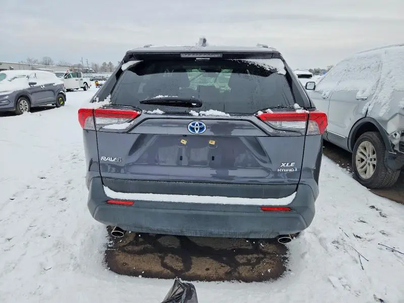 2022 TOYOTA RAV4 XLE  