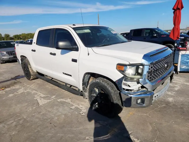 2018 TOYOTA TUNDRA CREWMAX SR5  