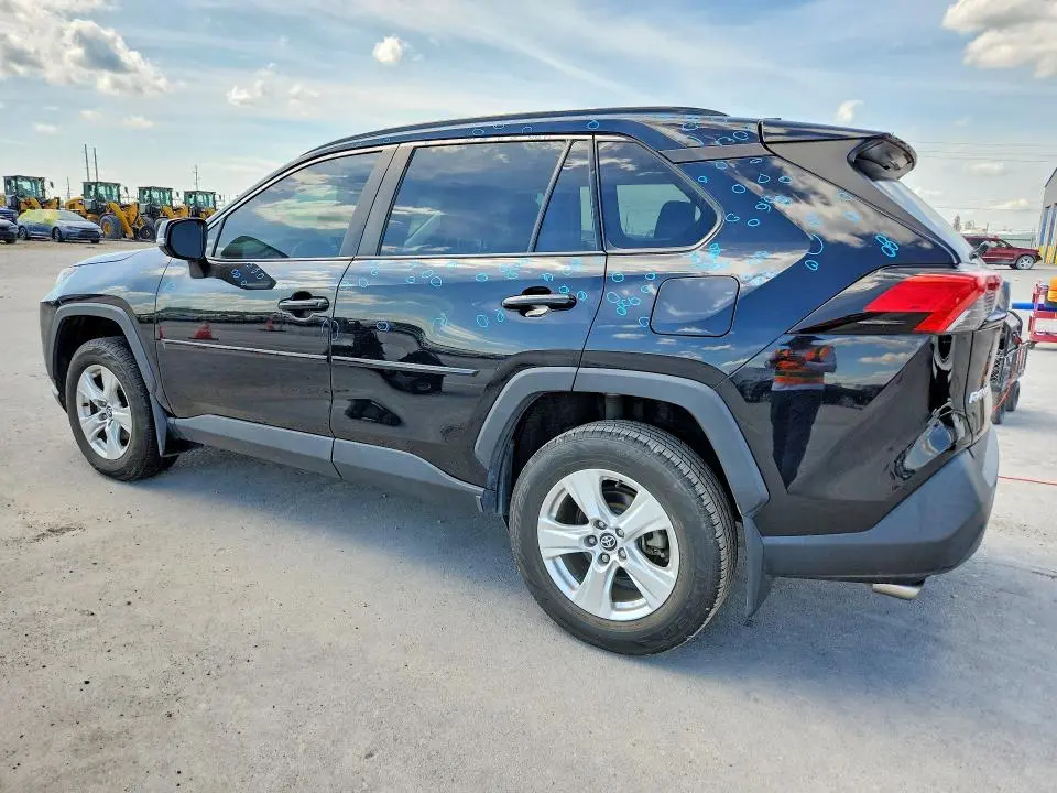 2020 TOYOTA RAV4 XLE  