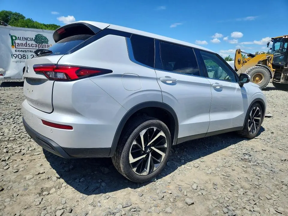 2022 MITSUBISHI OUTLANDER ES  