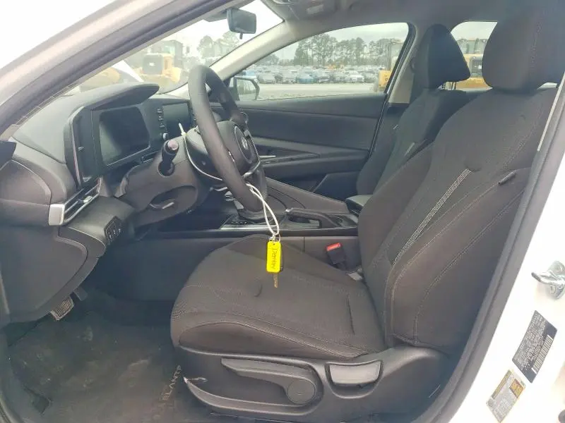 2025 HYUNDAI ELANTRA SE  
