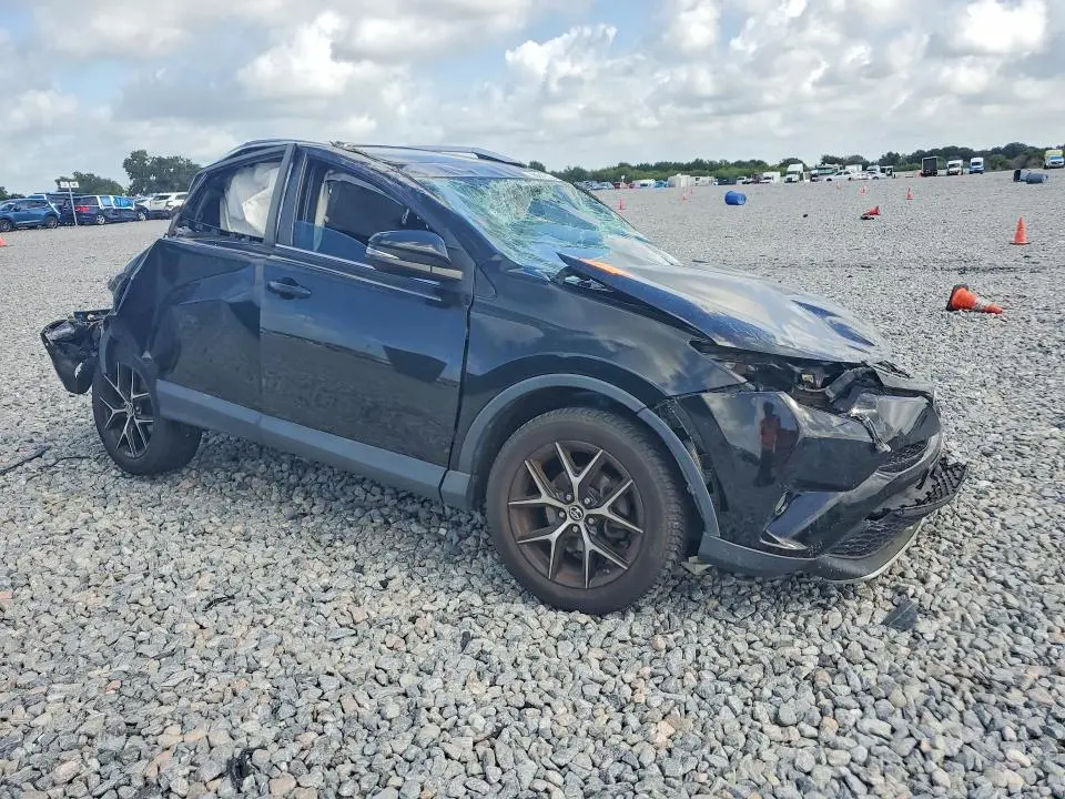 2016 TOYOTA RAV4 SE  