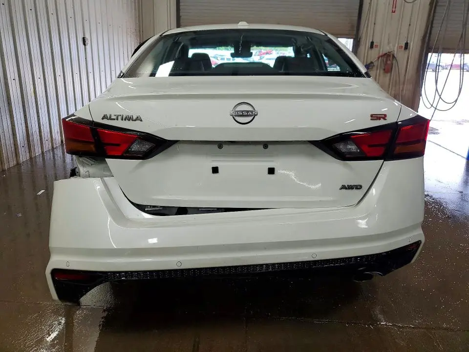 2024 NISSAN ALTIMA SR  