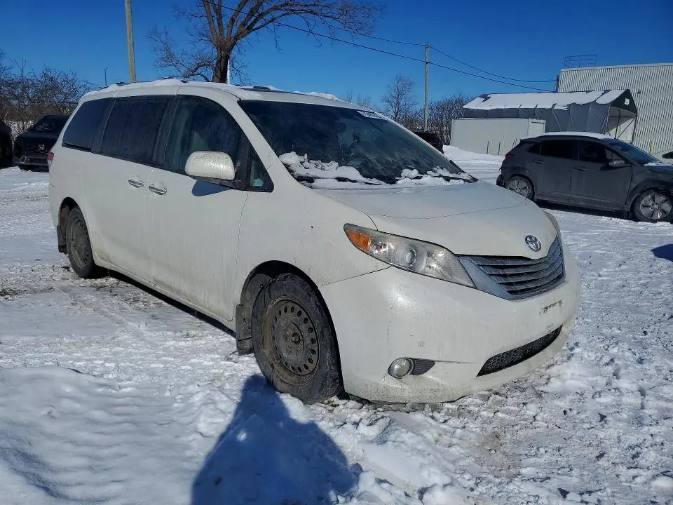 2011 TOYOTA SIENNA XLE  
