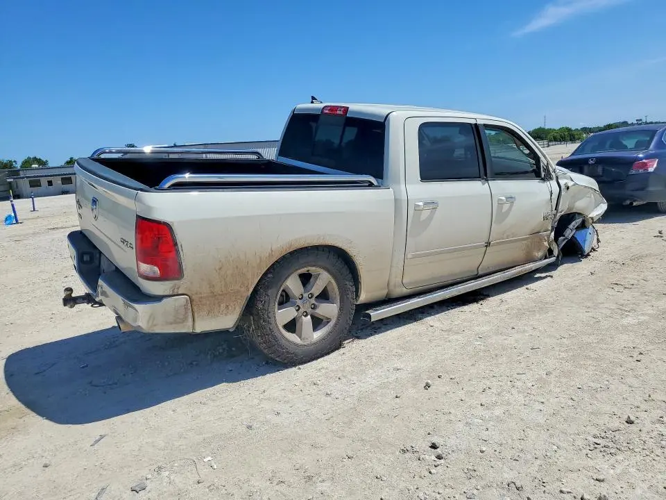 2016 RAM 1500 SLT  