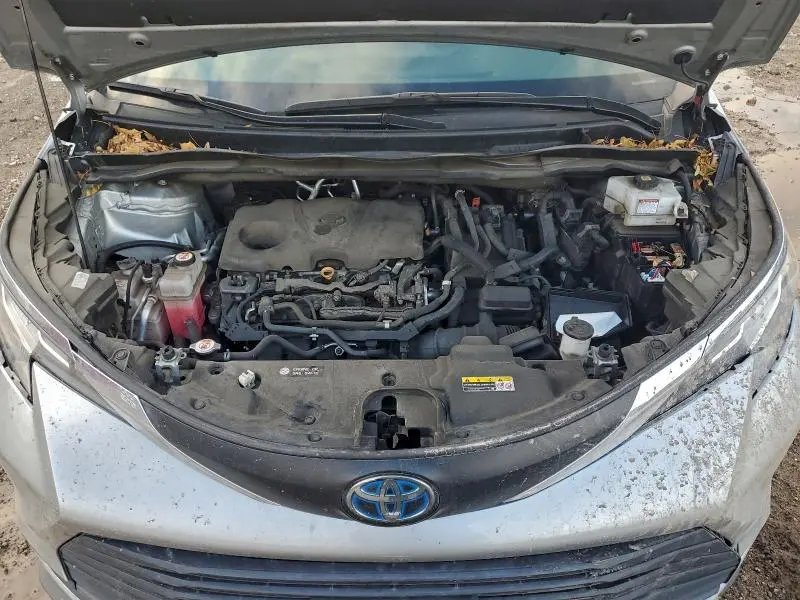2021 TOYOTA SIENNA LE  