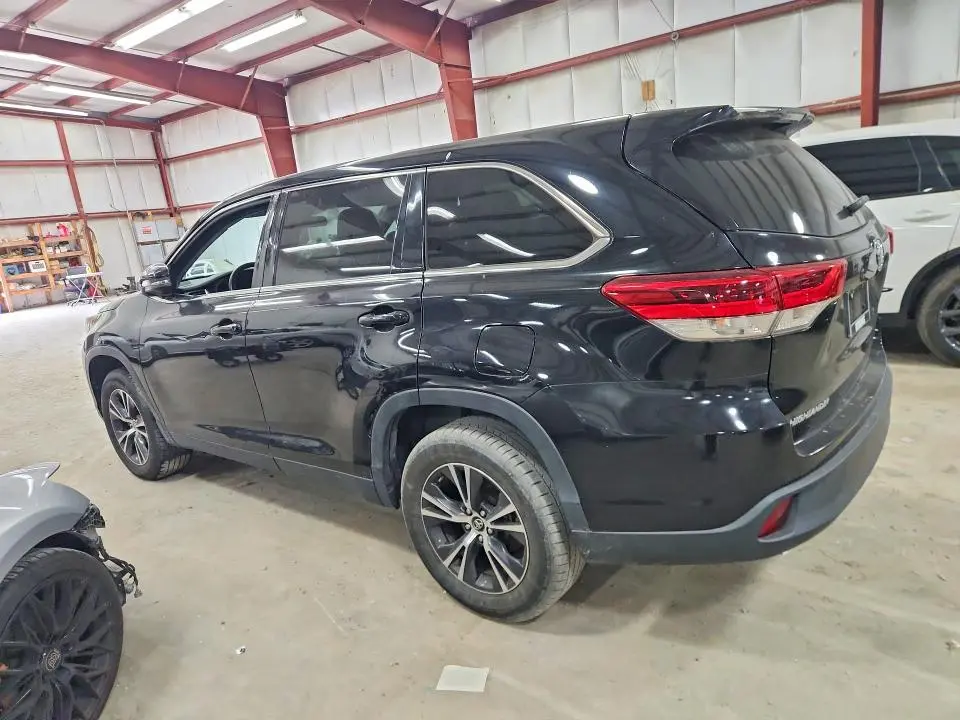2019 TOYOTA HIGHLANDER LE  