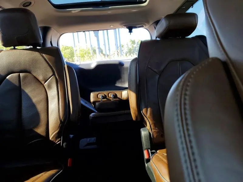 2017 CHRYSLER PACIFICA LIMITED  