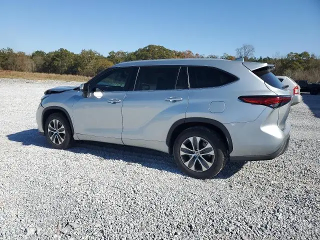 2022 TOYOTA HIGHLANDER XLE  
