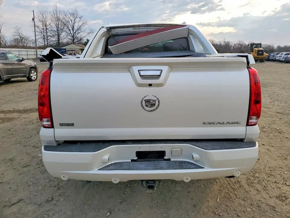 2011 CADILLAC ESCALADE EXT PREMIUM  