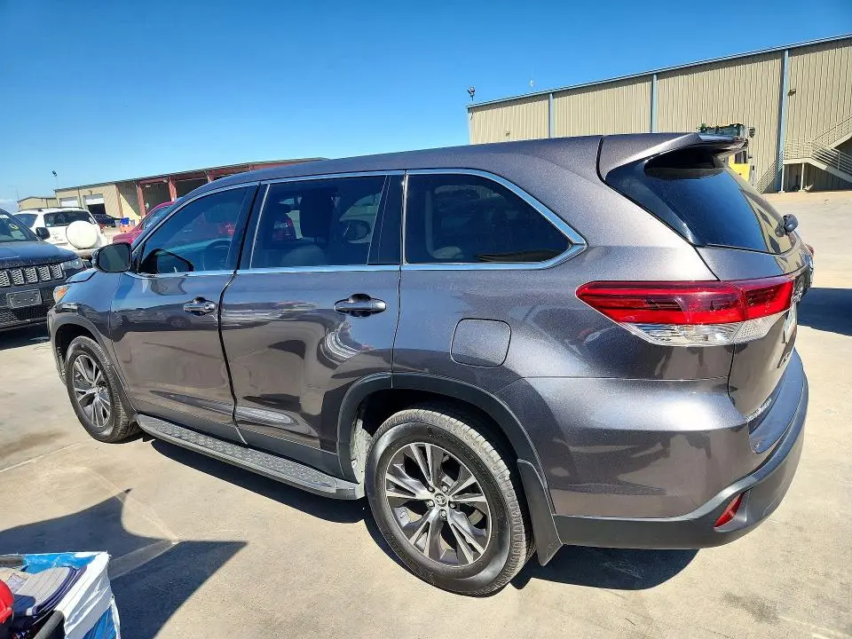 2019 TOYOTA HIGHLANDER LE  