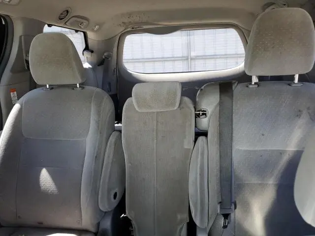 2017 TOYOTA SIENNA LE  